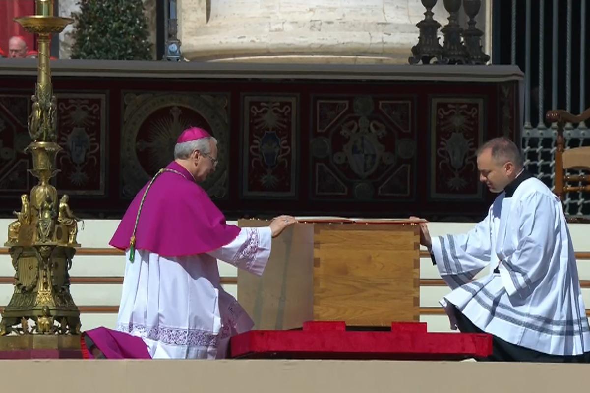 Adiós al papa Francisco: gestos, símbolos y recuerdos