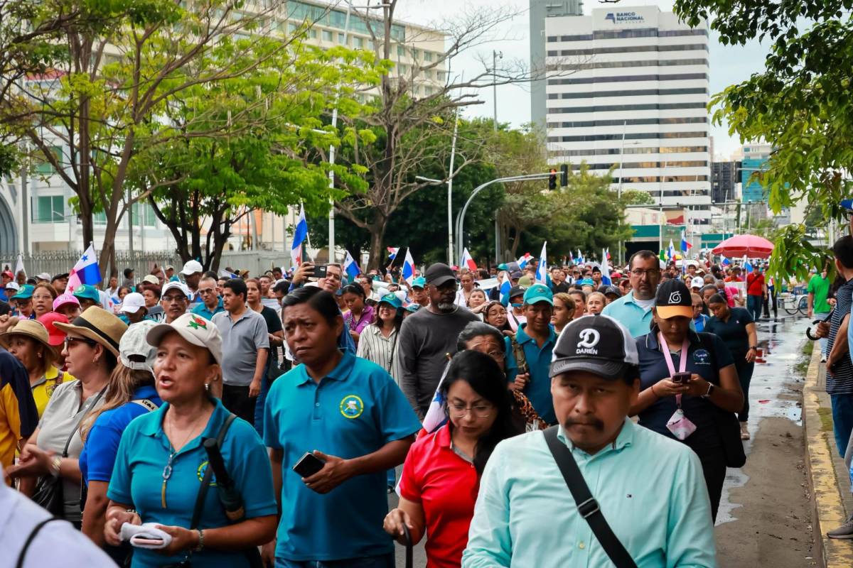 Más de la mitad de maestros del sector público de Panamá no recibirá sueldo por huelga