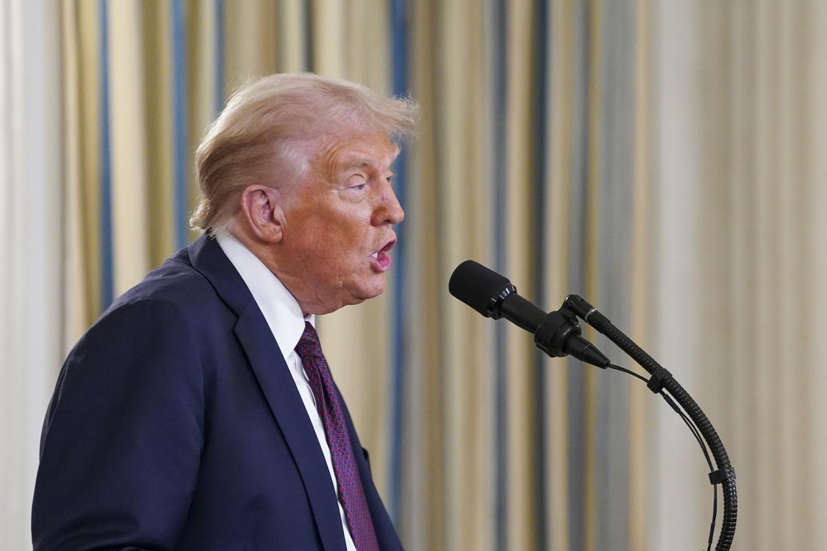 Gobierno de Trump cancela cientos de proyectos de energía renovable en estados demócratas