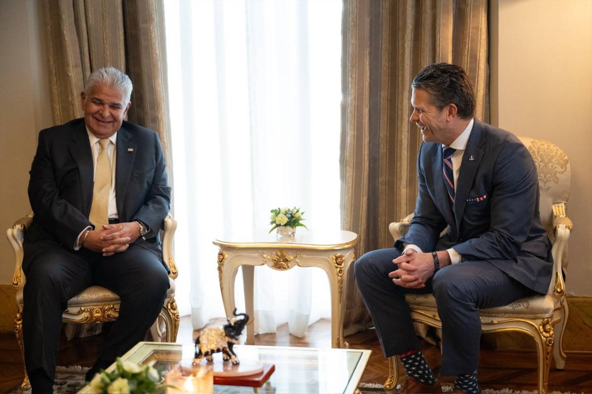 Secretario de Defensa de EEUU se reúne con presidente de Panamá y autoridades del Canal