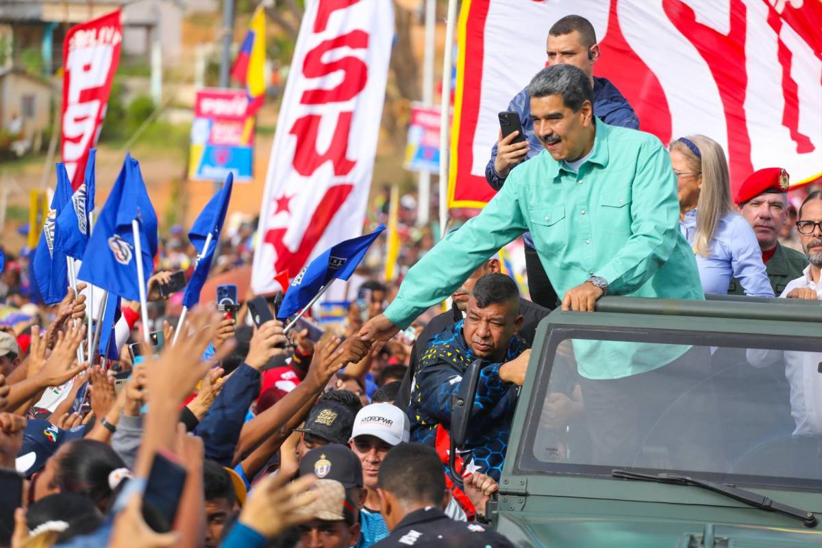 Maduro acusa a EEUU de buscar un 'cambio de régimen' de manera 'terrorista'