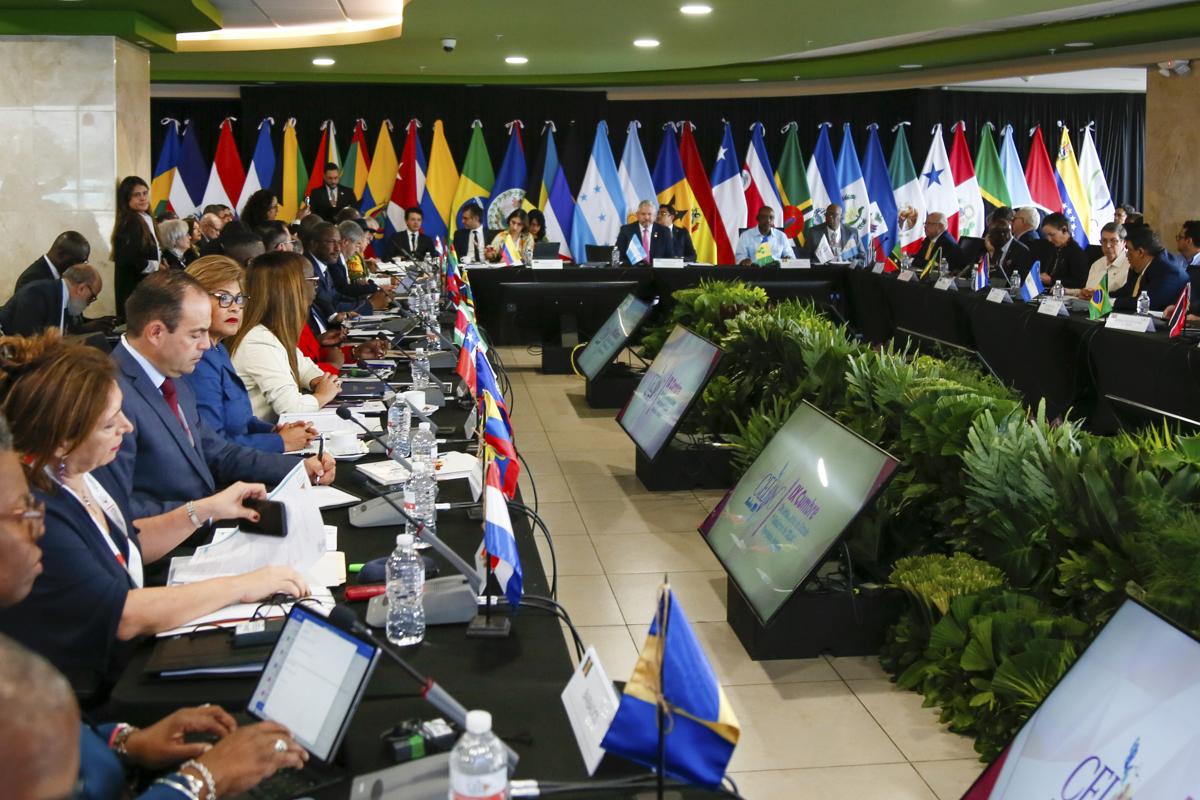CELAC a una reunión de urgencia por despliegue militar de EEUU en el Caribe
