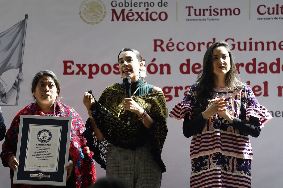 Récord Guinness reconoce a México por la exposición de bordados más grande del mundo