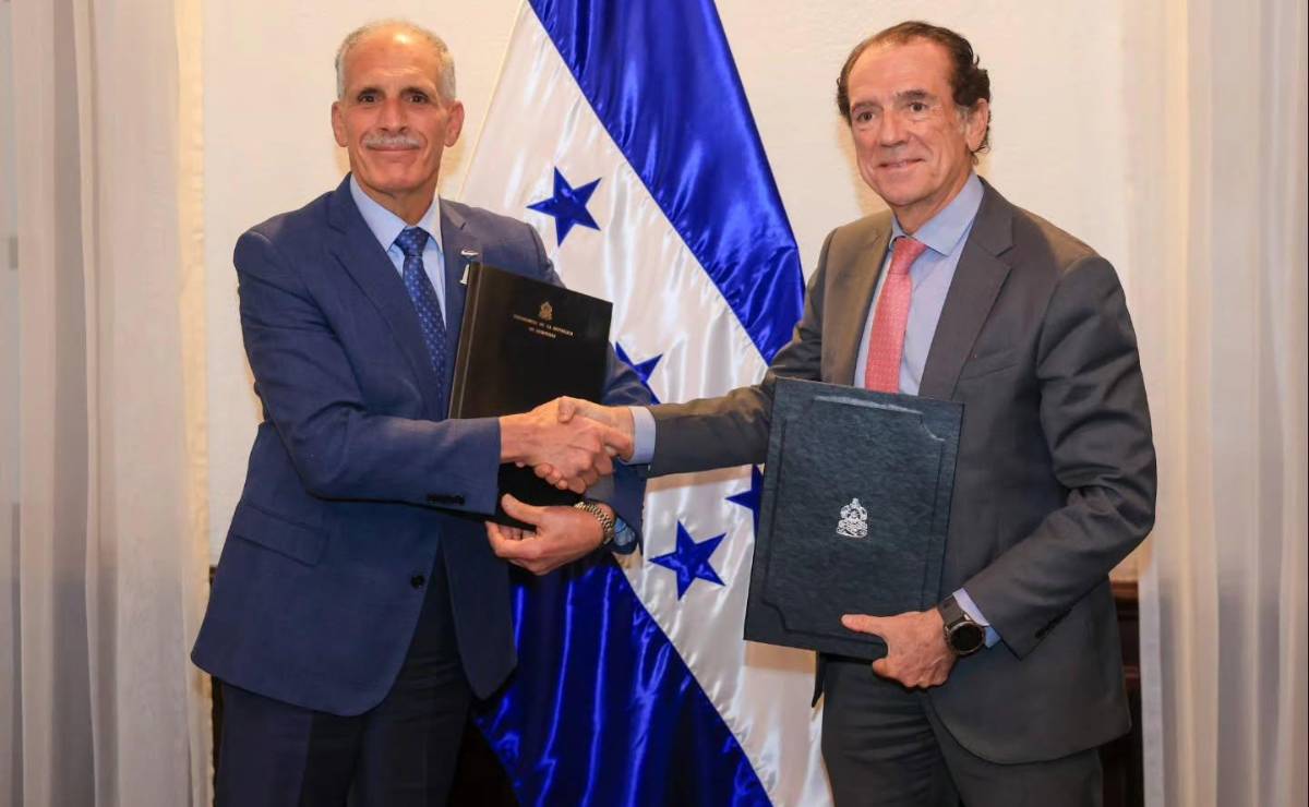 <i>El presidente de Honduras, Nasry Asfura, firmó un convenio con la empresa española Dominion para desarrollar el nuevo Hospital de Puerto Cortés. Foto de cortesía</i>