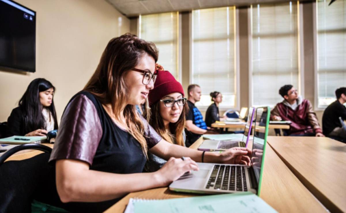 <i>Las carreras relacionadas con Computación, Ingenierías y Ciencias de la Salud destacan entre las que presentan mejores niveles de inserción laboral. Foto de iStock</i>