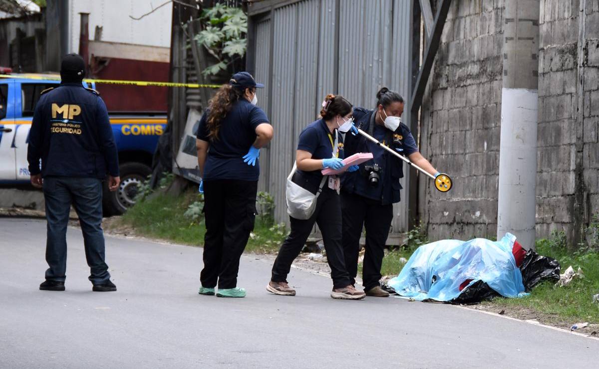 <i>Las autoridades atribuyen estos crímenes principalmente a disputas violentas entre las pandillas Mara Salvatrucha y Barrio 18, declaradas en 2025 como grupos terroristas por la legislación guatemalteca. EFE/ Alex Cruz</i>