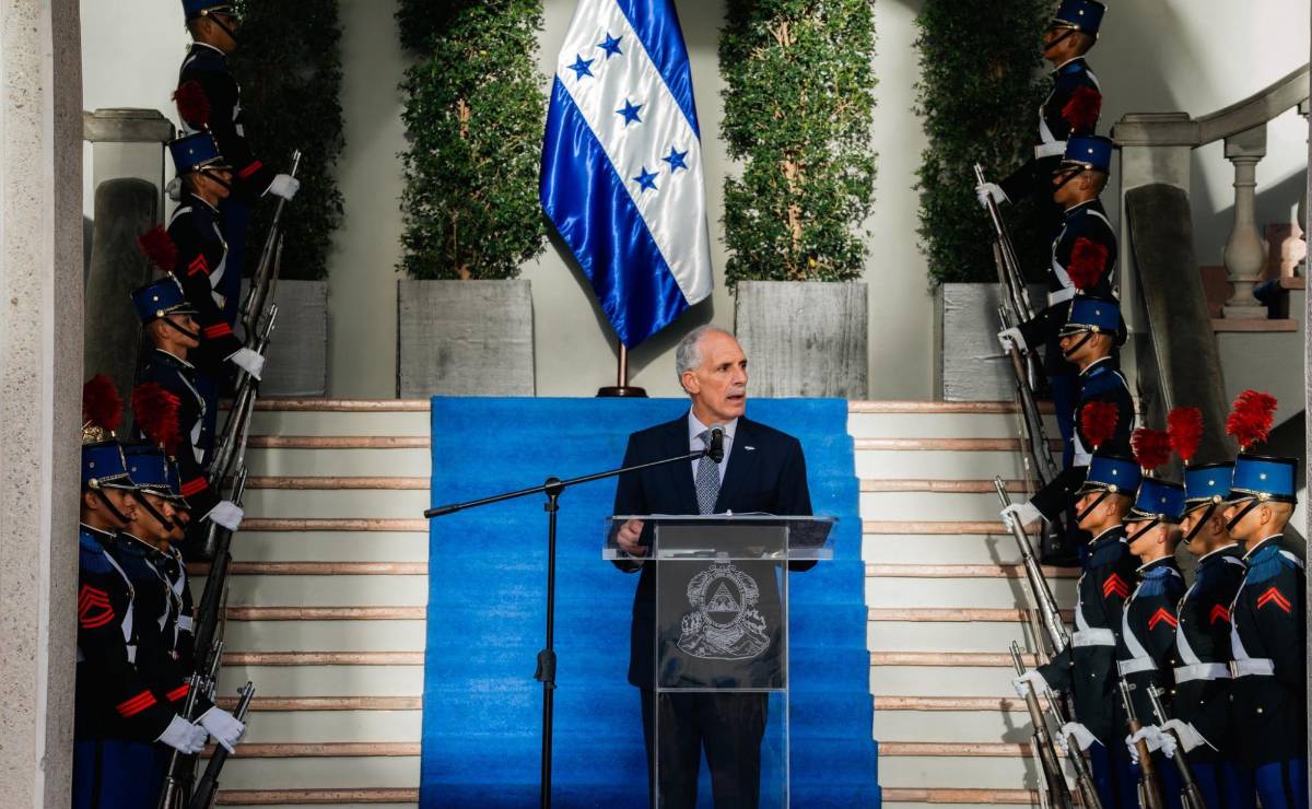 <i>El homenaje a la bandera nacional se celebra en todos los centros educativos, instituciones públicas y unidades militares. Foto de cortesía</i>