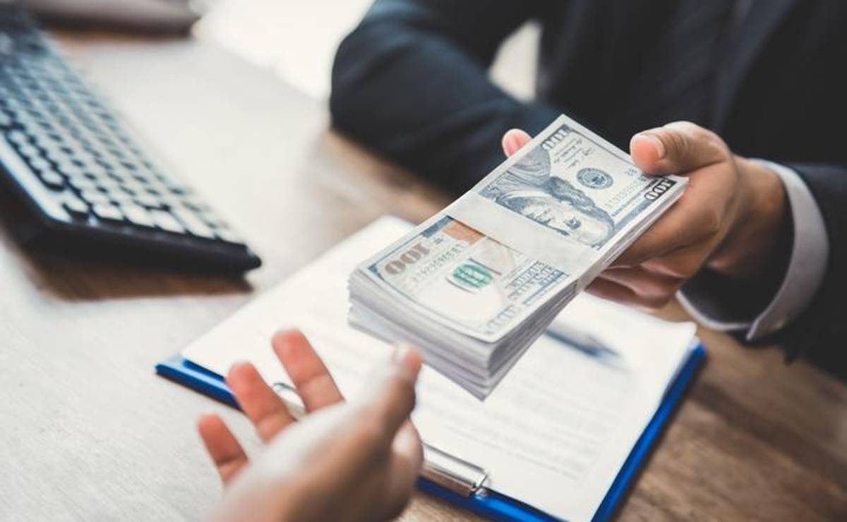 <i>Al precisar la necesidad de ingreso por cada integrante de la familia salvadoreña, el promedio declarado es de US$289.54. Foto de Atstock Productions / Getty Images/iStockphoto</i>