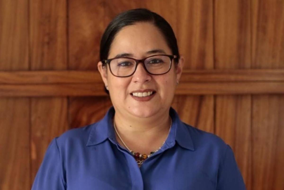 El Salvador: acusan a defensora de derechos Ruth López entre hermetismo