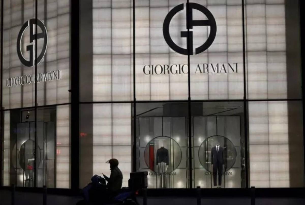 Armani recibe multa en Italia por irregularidades laborales