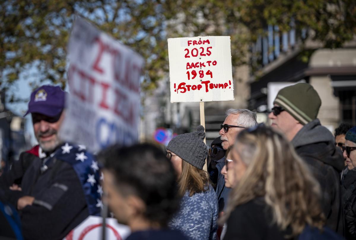 EEUU con protestas de 'No Kings' contra Trump, quien las llama chiste