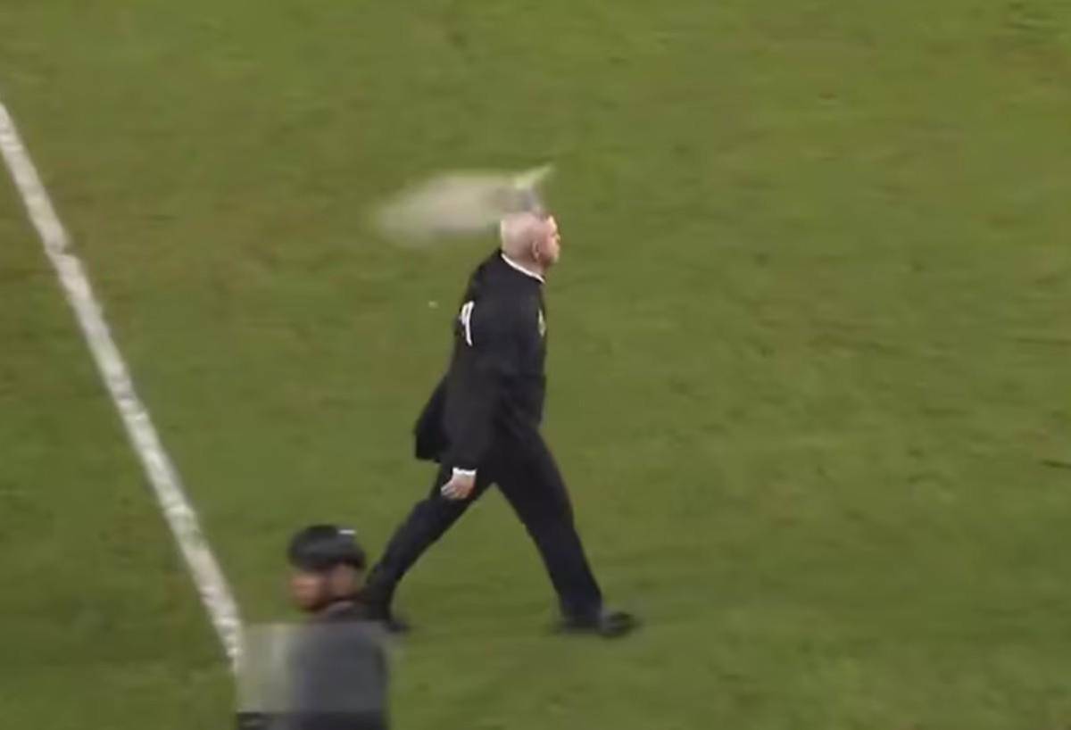 Concacaf investigará agresión contra entrenador de la selección de México, Javier Aguirre