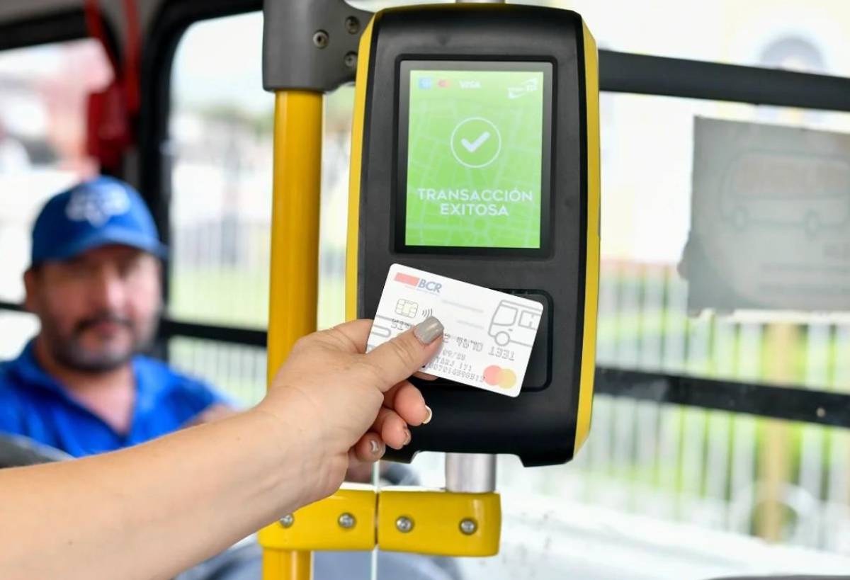 Más autobuses se suman al cobro electrónico en Costa Rica