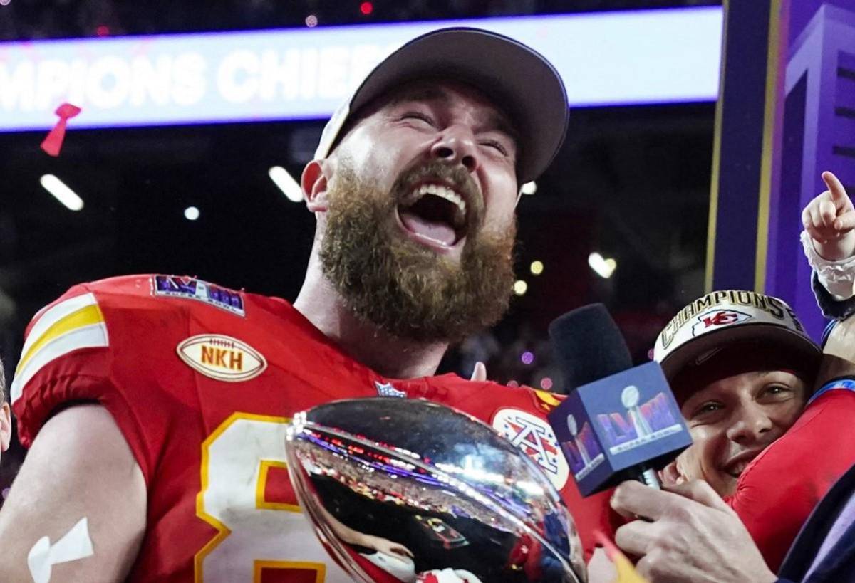 Me siento 'en la cima del mundo', dice Kelce tras ganar el Super Bowl