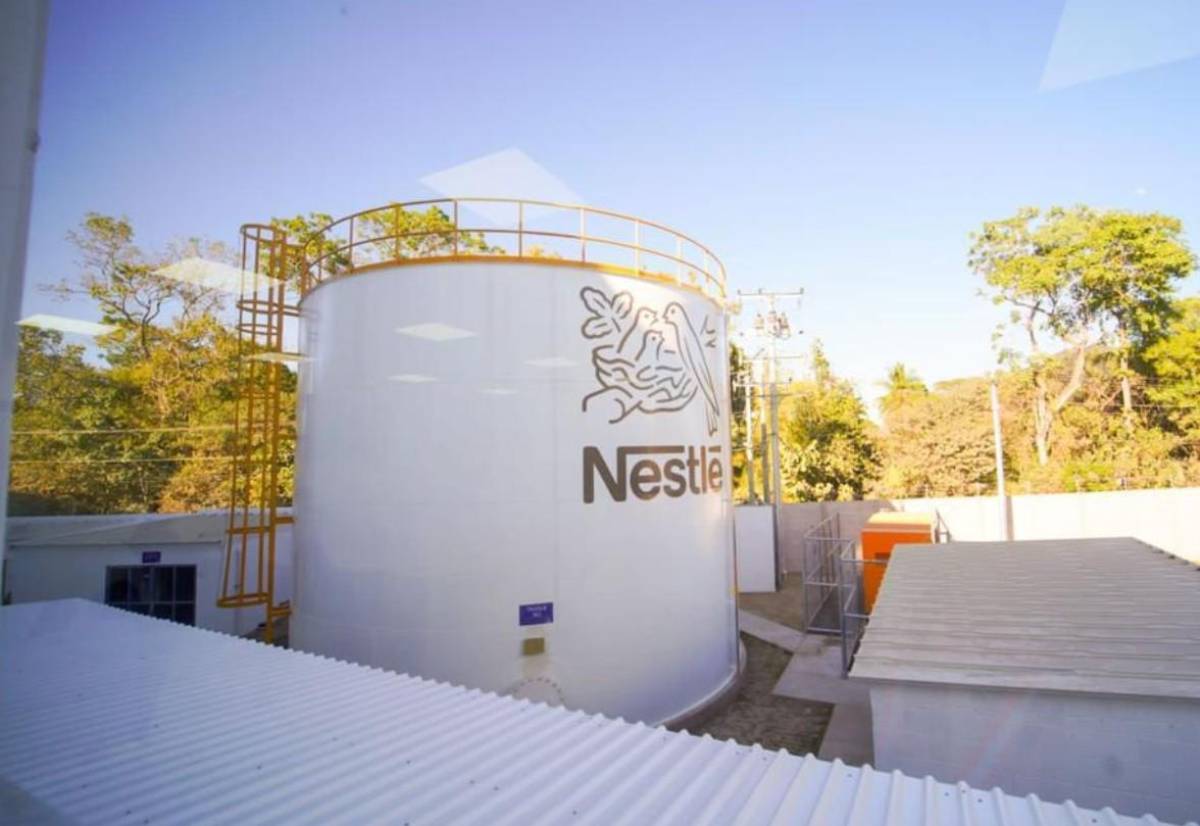 Nestlé reduce producción de leche evaporada en planta de Panamá y ganaderos advierten crisis