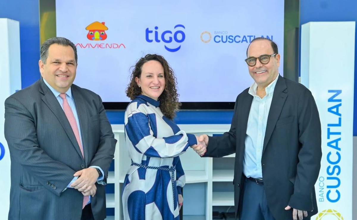 <i>Banco Cuscatlán y Davivienda destacaron el efecto multiplicador de la inversión en conectividad sobre sectores como pagos digitales, comercio electrónico, servicios financieros y pymes. FOTO CORTESÍA</i>