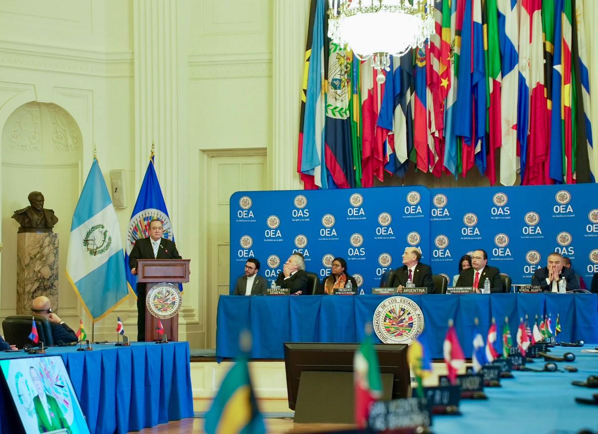 Alejandro Giammattei denuncia ante la OEA 'injerencias extranjeras' en Guatemala