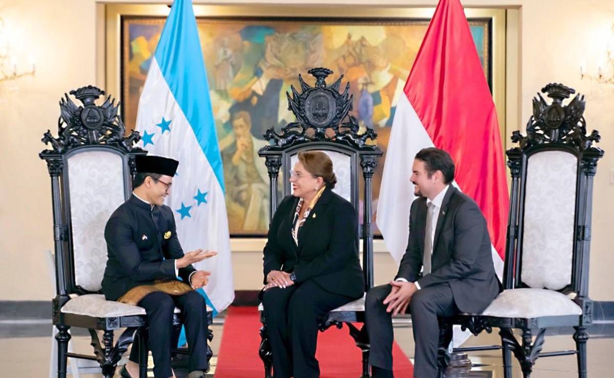 <i>El Excelentísimo Señor Hendra Halim, Embajador Extraordinario y Plenipotenciario de la República de Indonesia en Panamá, concurrente ante la República de Honduras, presentó formalmente sus Cartas Credenciales a la presidenta . FOTO PRESIDENCIA HONDURAS</i>