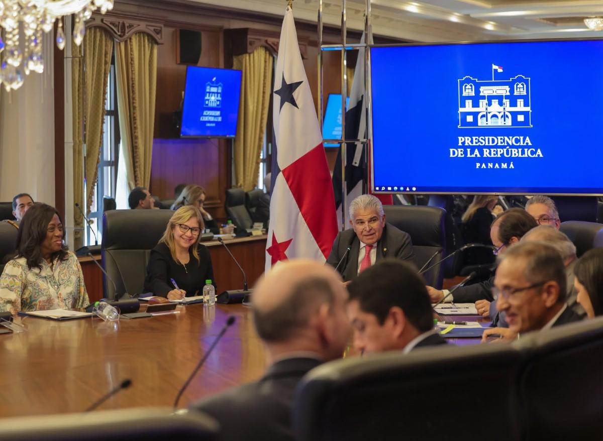 Panamá: crean Secretaría Nacional del Ferrocarril y presentan plan de reconstrucción vial