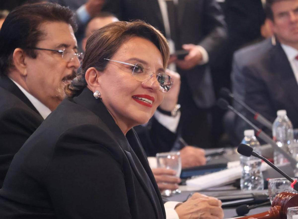 Honduras: Xiomara Castro asume Secretaría de Defensa y designa a Javier Bú como canciller