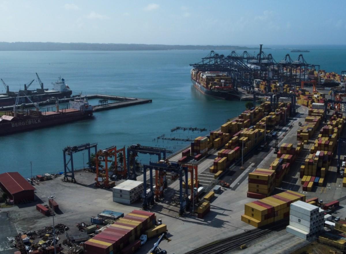 CK Hutchison defiende legalidad de venta de puertos panameños, pese a críticas de China