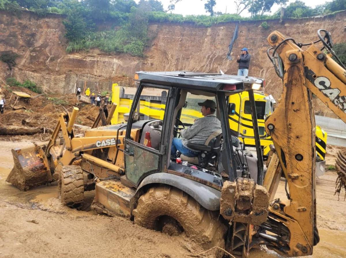 Guatemala: derrumbe bloquea paso en carretera a El Salvador