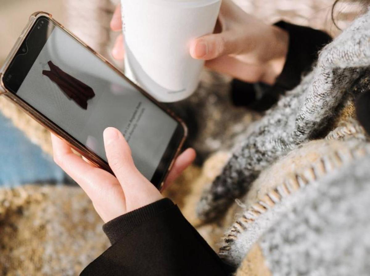 Francia identifica cinco plataformas por venta de muñecas sexuales y armas