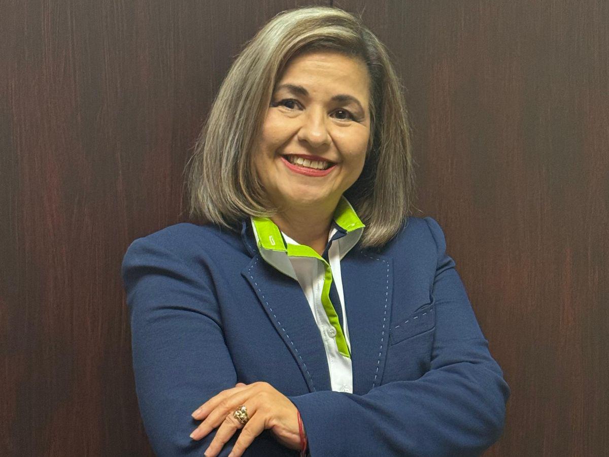 Silvia Monge, Jefe de Servicios al Personal de Gente BN.