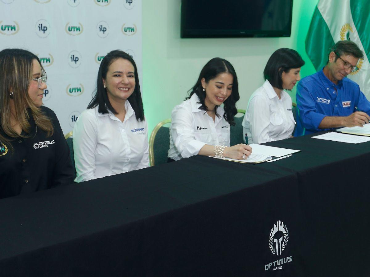 Grupo ILP, UTH y Optimus Card firman alianza que brinda descuentos y financiamiento a estudiantes