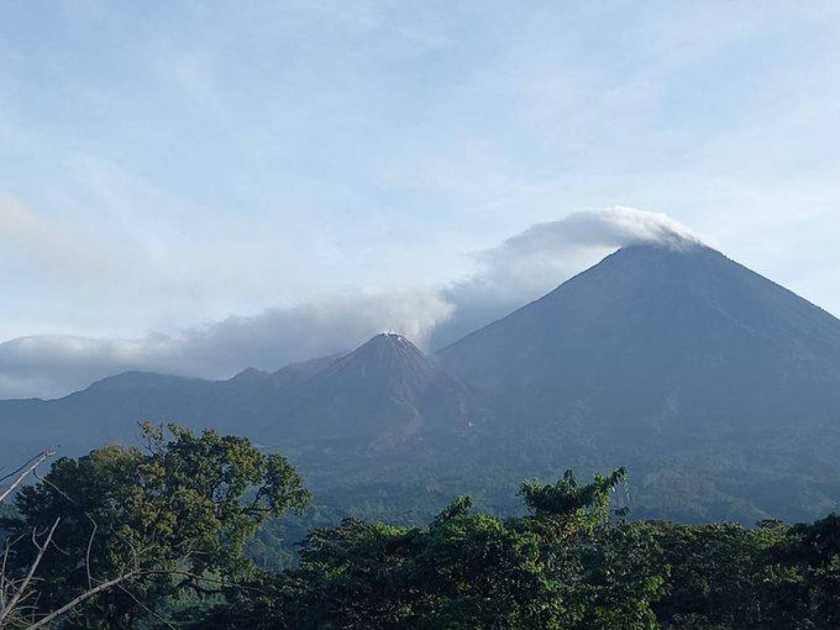 Flujo piroclástico y ceniza: Volcanes en Guatemala entran en ‘actividad alta’