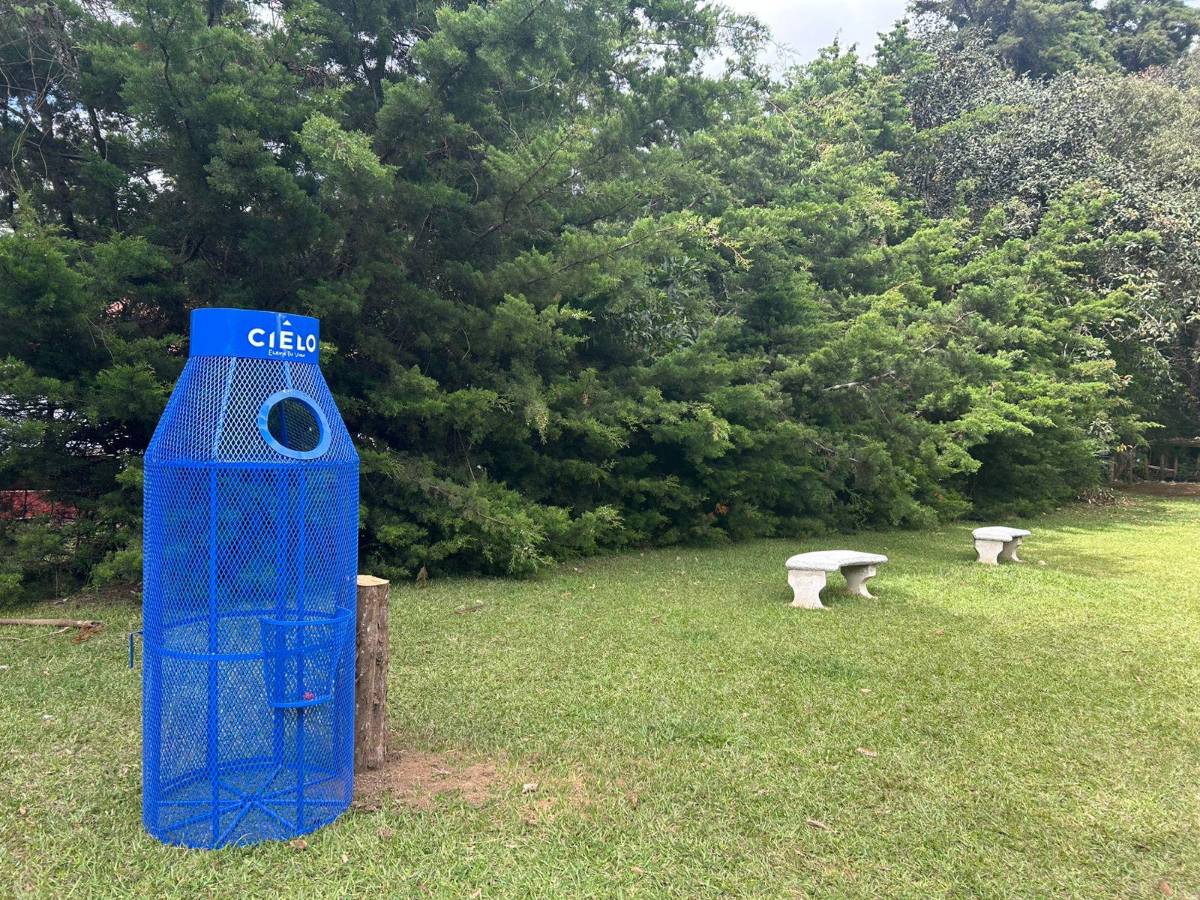 AJE impulsa acopio de plásticos para manejo de residuos en Antigua Guatemala