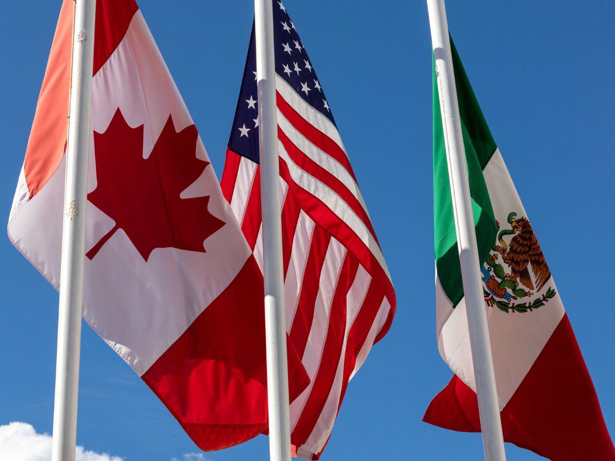 Trump sugiere que dejará expirar el T-MEC y buscará un nuevo acuerdo con México y Canadá