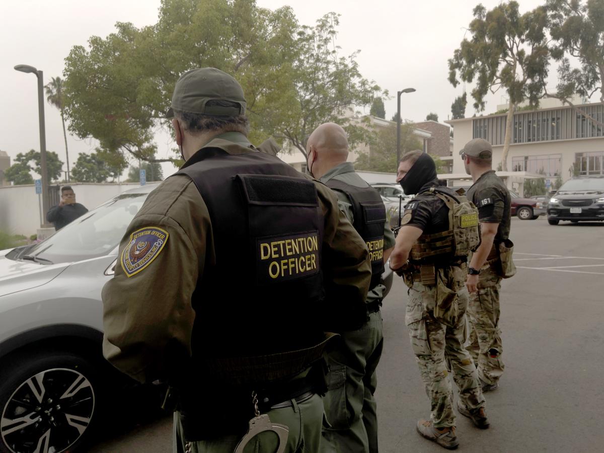 Prohíben a Trump arrestar a migrantes en California por su perfil racial