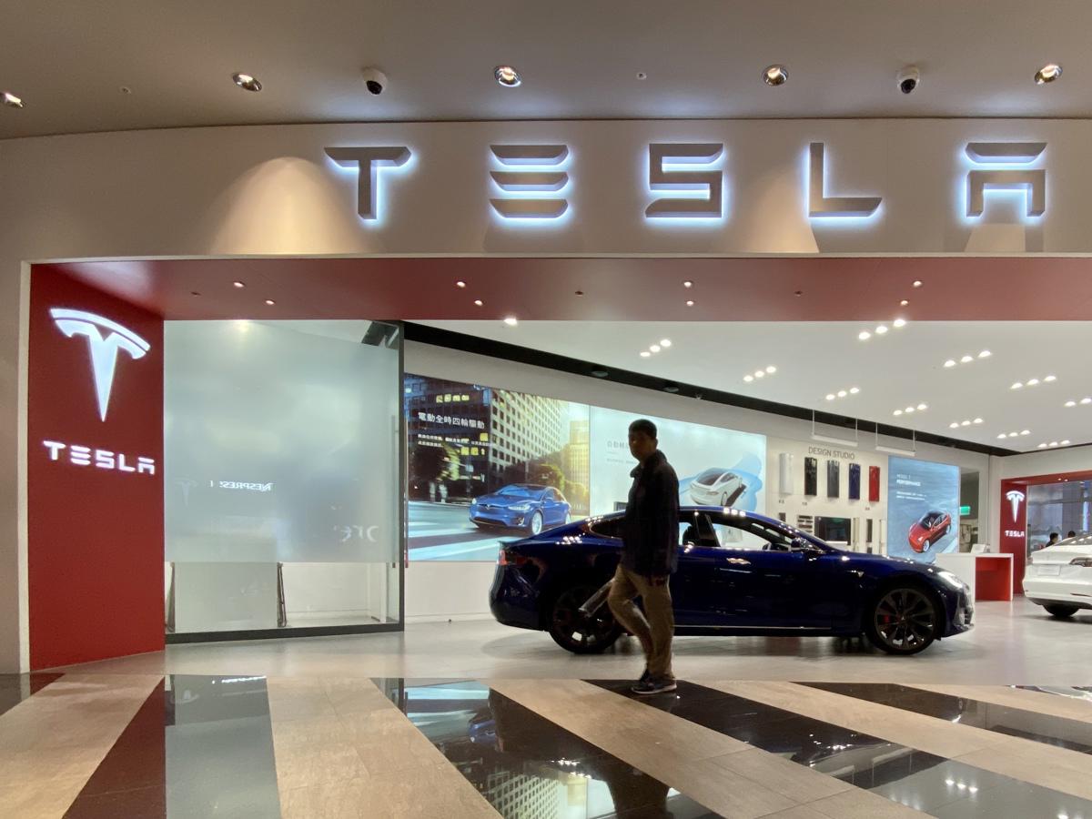 ¿Por qué Tesla sube el precio de dos de sus modelos?