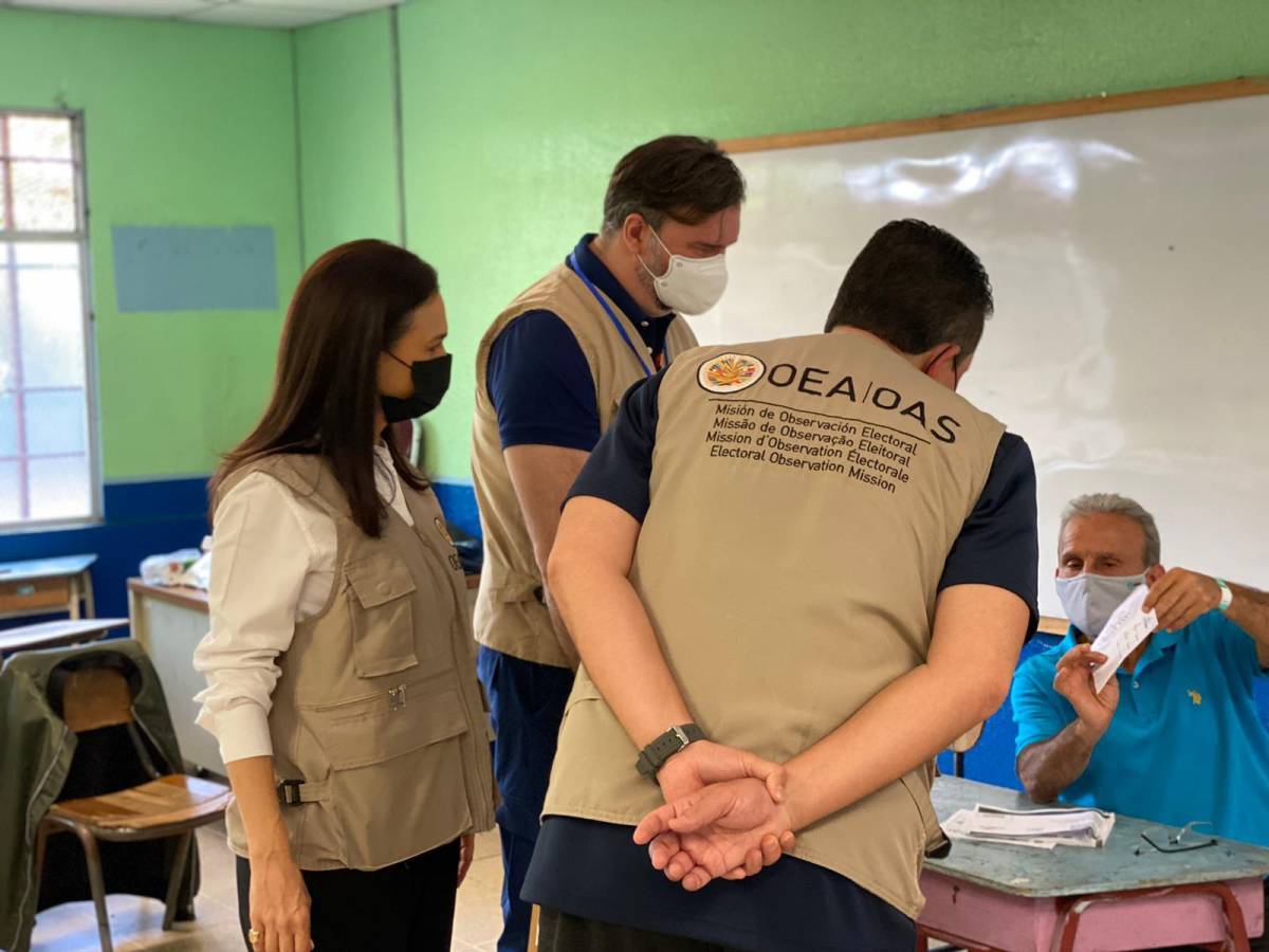 Observadores de la OEA destacan elecciones organizadas y sin anomalías en Costa Rica