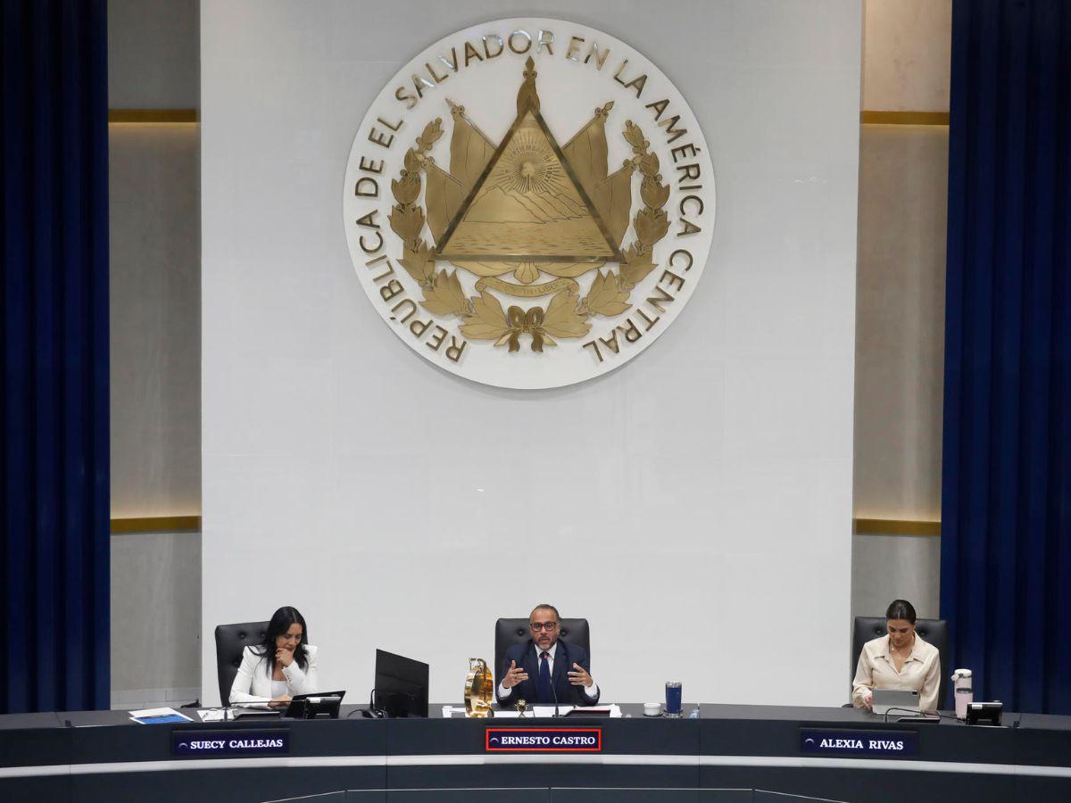 Estados Unidos apoya reforma constitucional en El Salvador y rechaza comparaciones con dictaduras