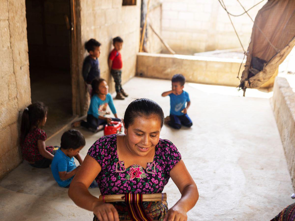El programa HogaRES transforma más de 25.000 vidas en Guatemala, un piso de concreto a la vez