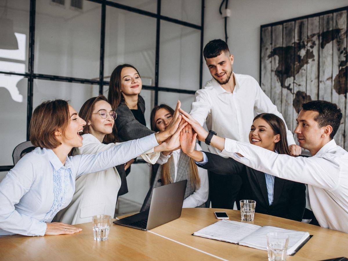 Comunicación, trabajo en equipo y un segundo idioma: las habilidades más buscadas en el mundo laboral