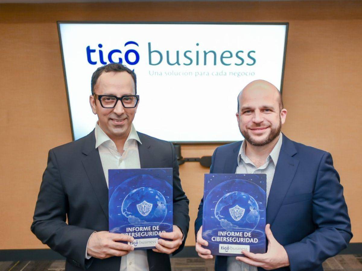 <i>Ian Khan, especialista en tecnologías emergentes; Juan José De Dios, Chief B2B Officer de Tigo Business.</i>
