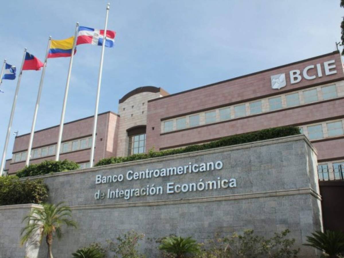 BCIE financiará con US$80 millones el acceso de 3.7 millones de costarricenses a vacuna contra COVID-19