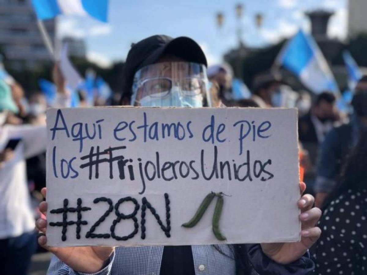 Miles vuelven a manifestarse contra corrupción en Guatemala