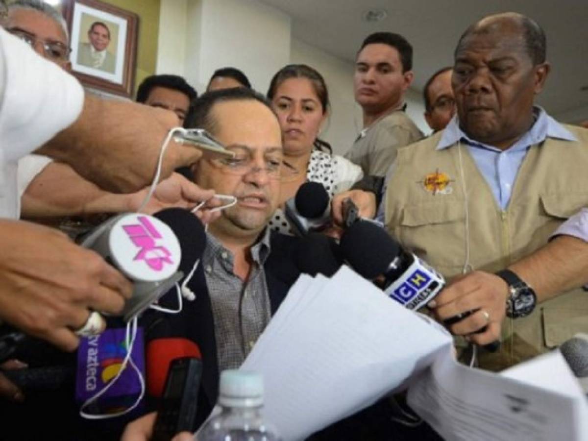 Presidente hondureño inscrito para reelección en medio de polémica