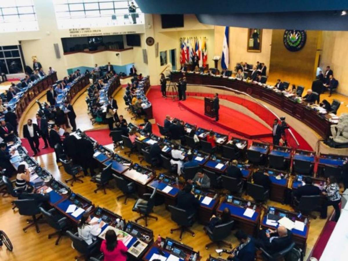 El Salvador: La Fiscalía registra la Asamblea por el caso de las contrataciones 'fantasma' de los diputados