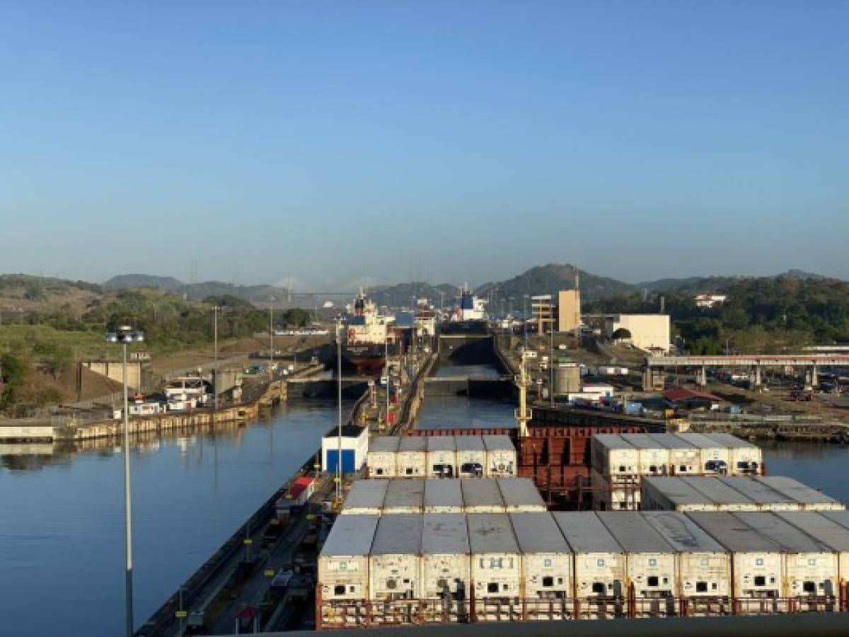 Canal de Panamá amplía controles en tránsito de barcos para contener el Covid-19