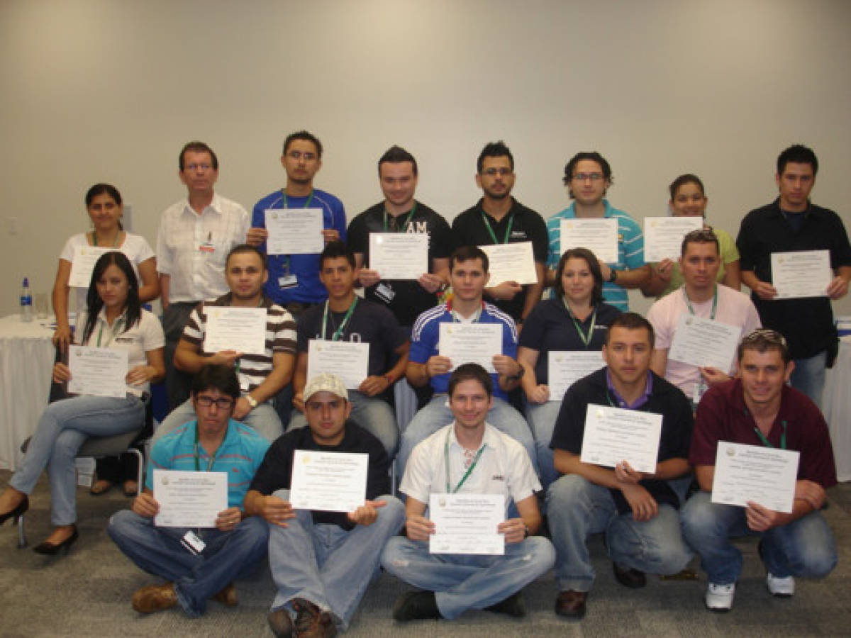 Capacitan a 278 trabajadores ticos en alta tecnología