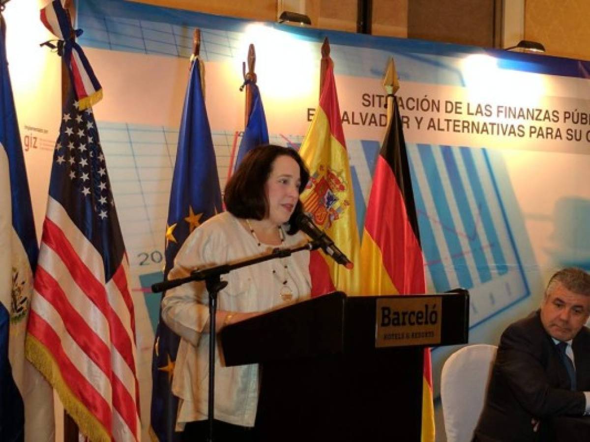 El Salvador: Cooperantes urgen al país a dialogar por acuerdo fiscal a lago plazo