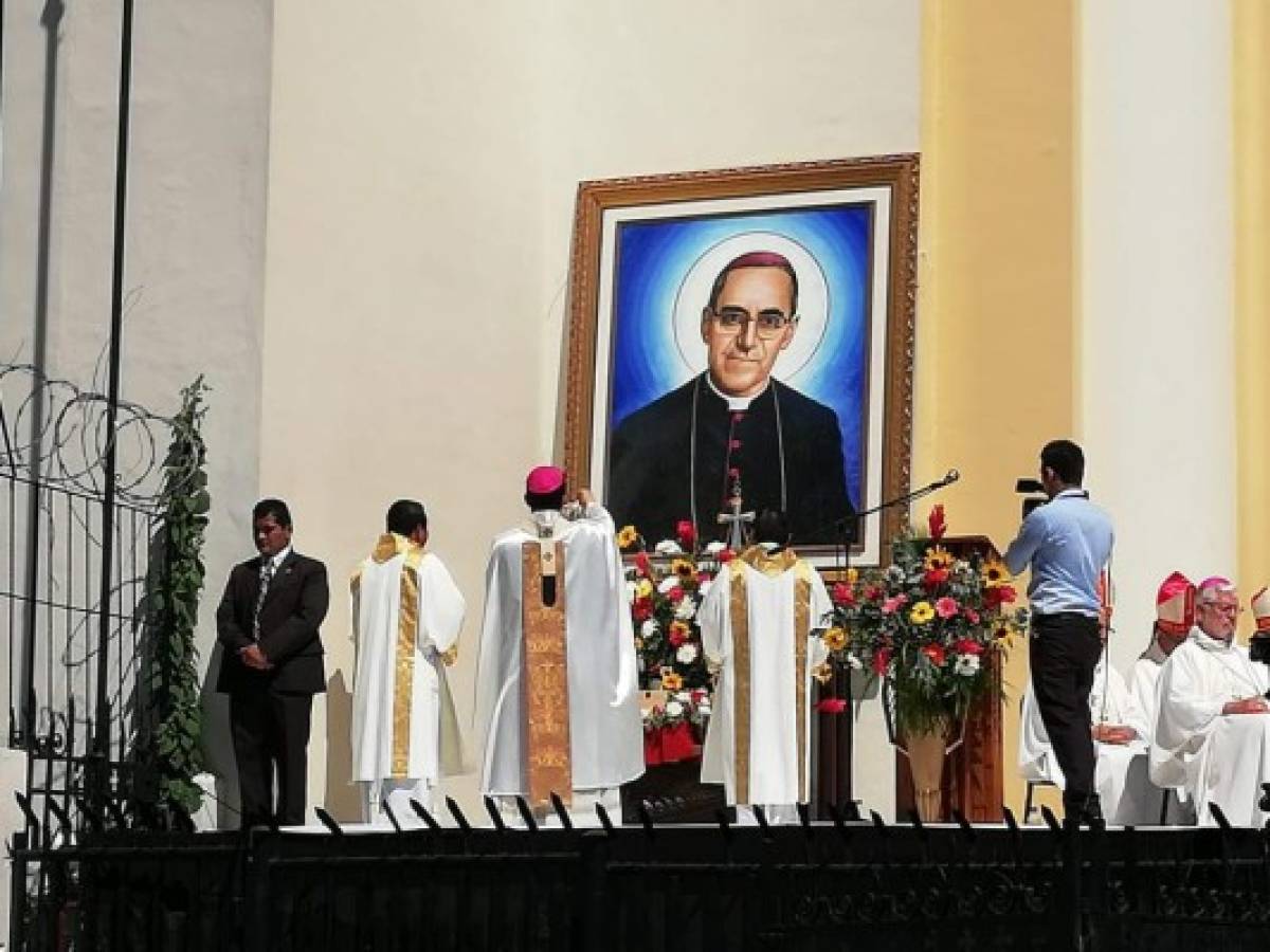 Iglesia salvadoreña pide perdón por ataques a monseñor Romero