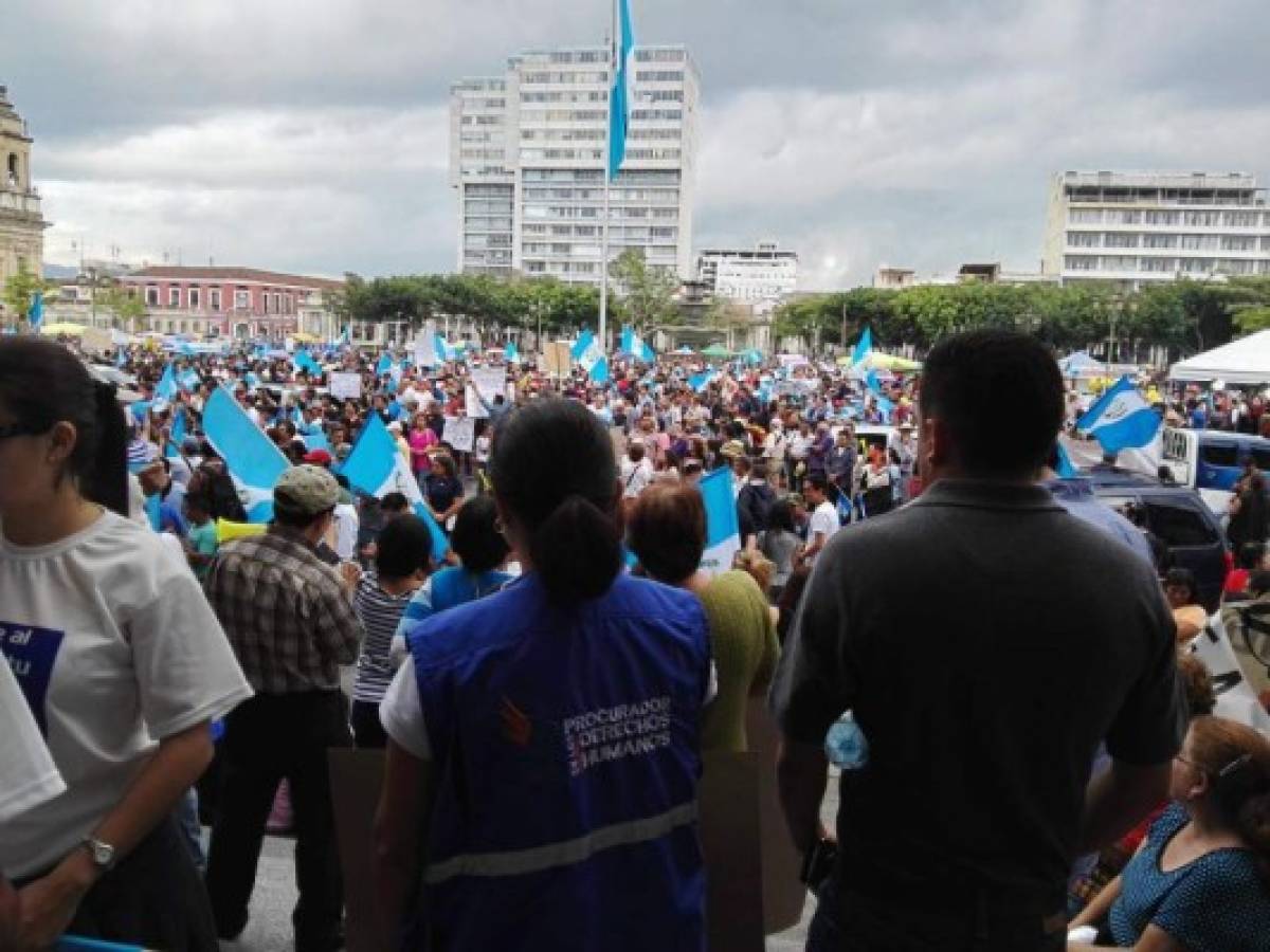 11J: guatemaltecos regresan a la plaza a protestar contra la corrupción