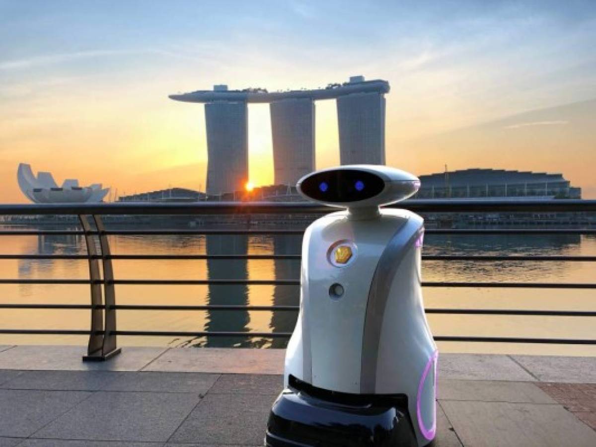 Simpáticos robots despliegan sus dotes de limpiadores en Singapur