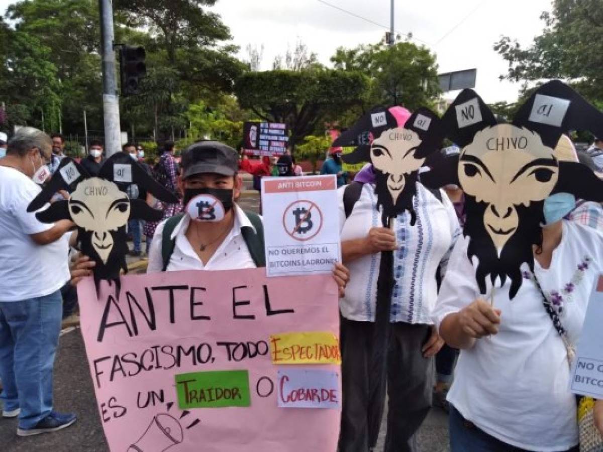 Salvadoreños salen a las calles en contra de la reelección de Nayib Bukele